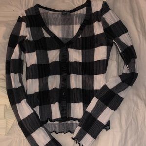 Plaid RUE 21 long sleeve, slightly cropped